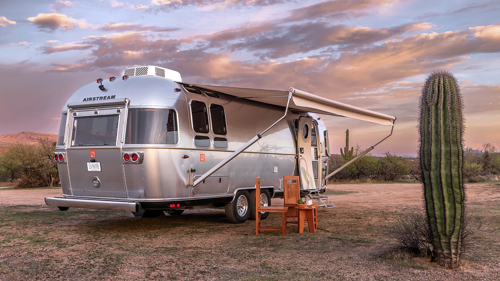 Frank Lloyd Wright Foundation-ისა და Airstream-ის კოლაბორაციით შექმნილი სამოგზაურო მანქანა