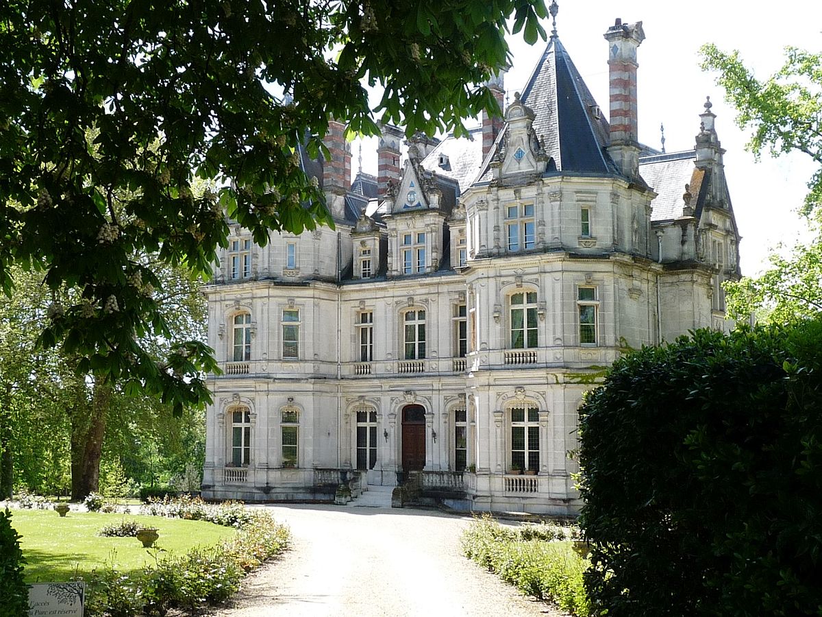 Château Saint-Martial - მეცხრამეტე საუკუნის ულამაზესი სასახლე კონიაკში