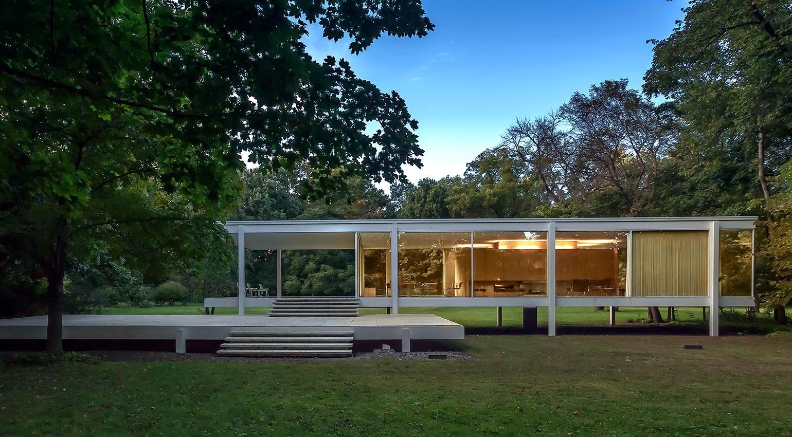 მინიმალისტური იდილია: მის ვან დერ როეს Farnsworth House