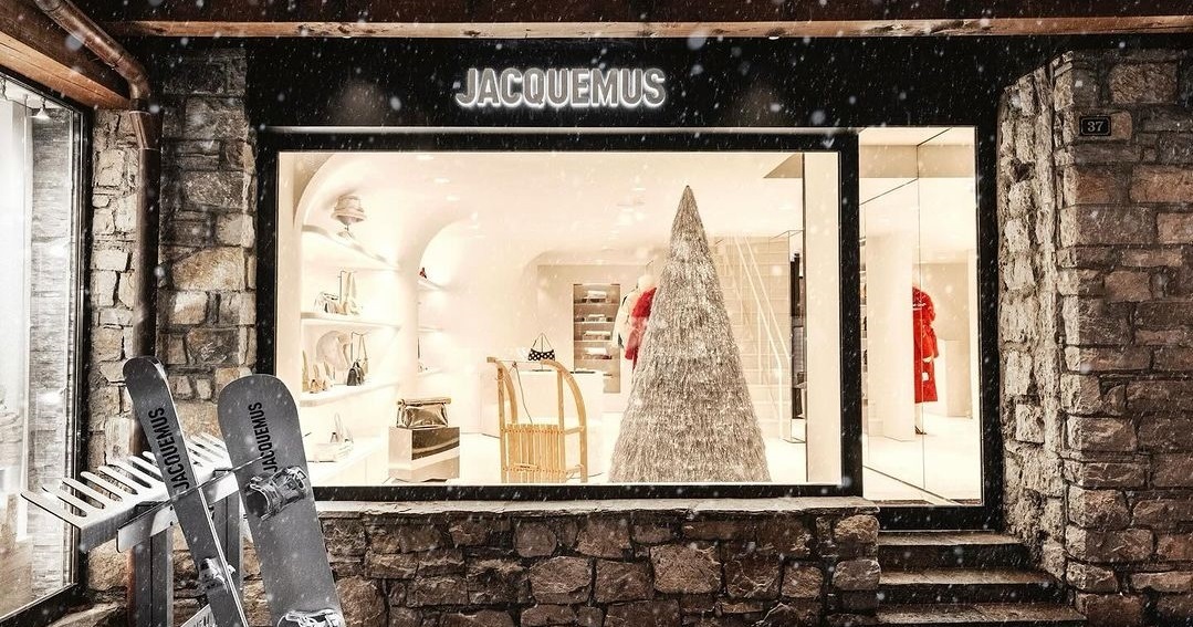 Jacquemus-ის პირველი სამთო ბუტიკ-მაღაზია Courchevel-ში გაიხსნა