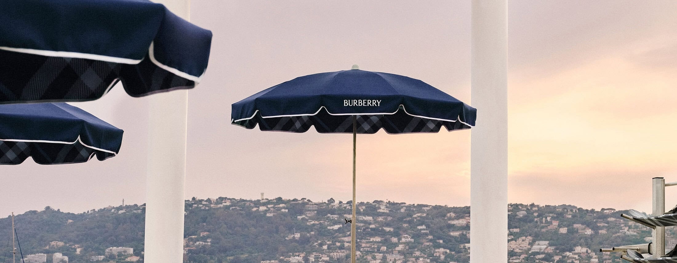 Hotel Belles Rives სანაპირო კლუბი Burberry-ის დიზაინით
