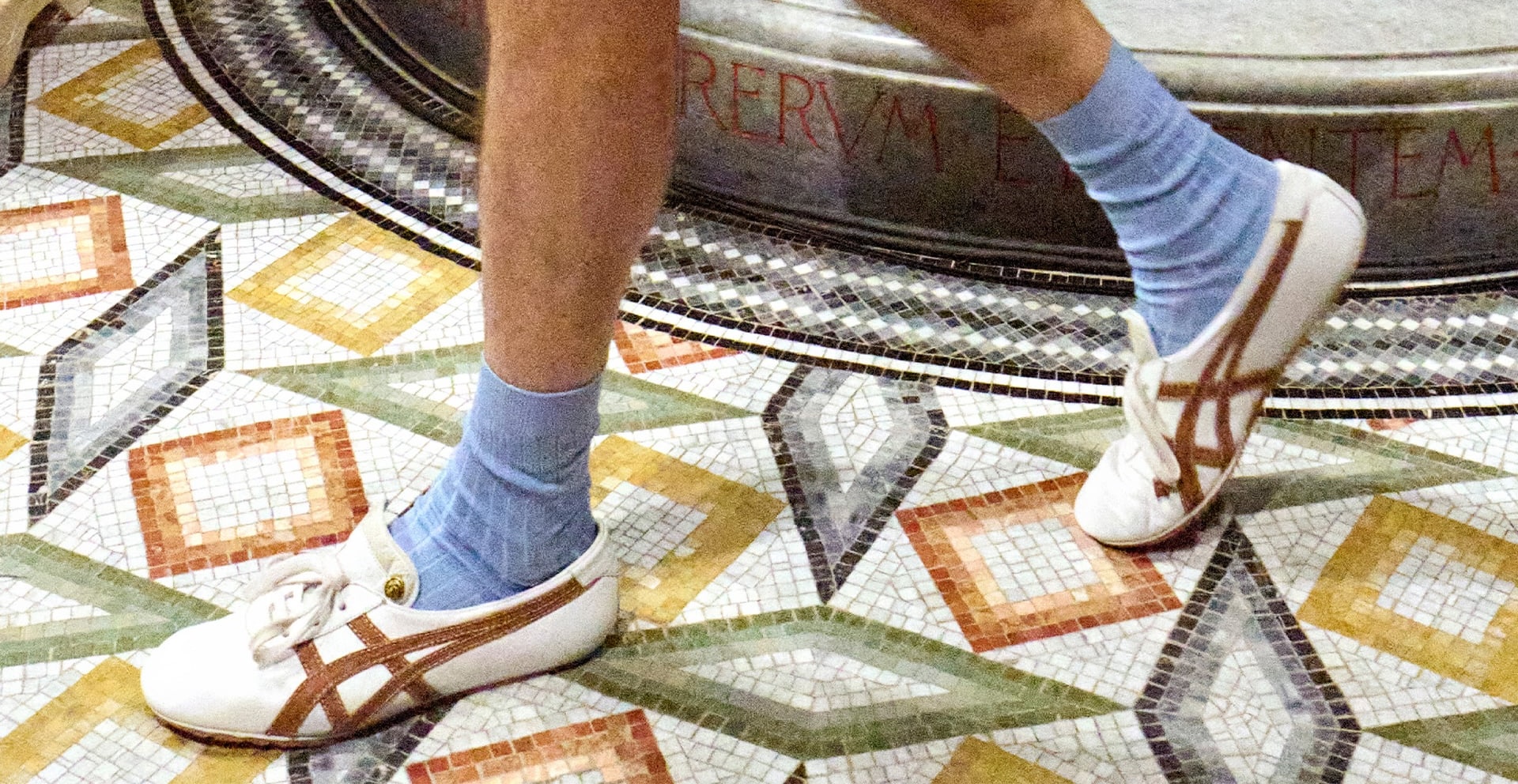 Versace‑ს და Onitsuka Tiger-ის პირველი ერთობლივი კოლექცია